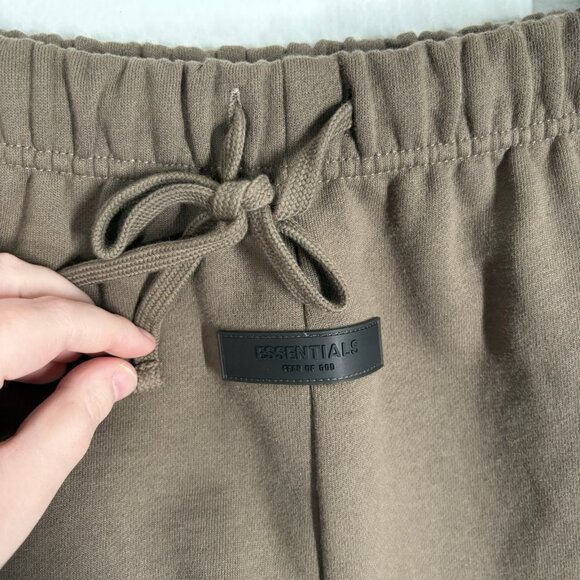 Fear Of God Essentials Women S Brown Wood Fleece Logo 80s High Rise Sweat Shorts - Picture 6 of 11